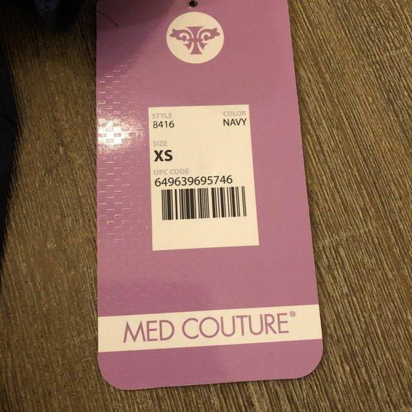 Med Couture Activate Scrub Top 4-Way Energy Stretch XS - Picture 3 of 4